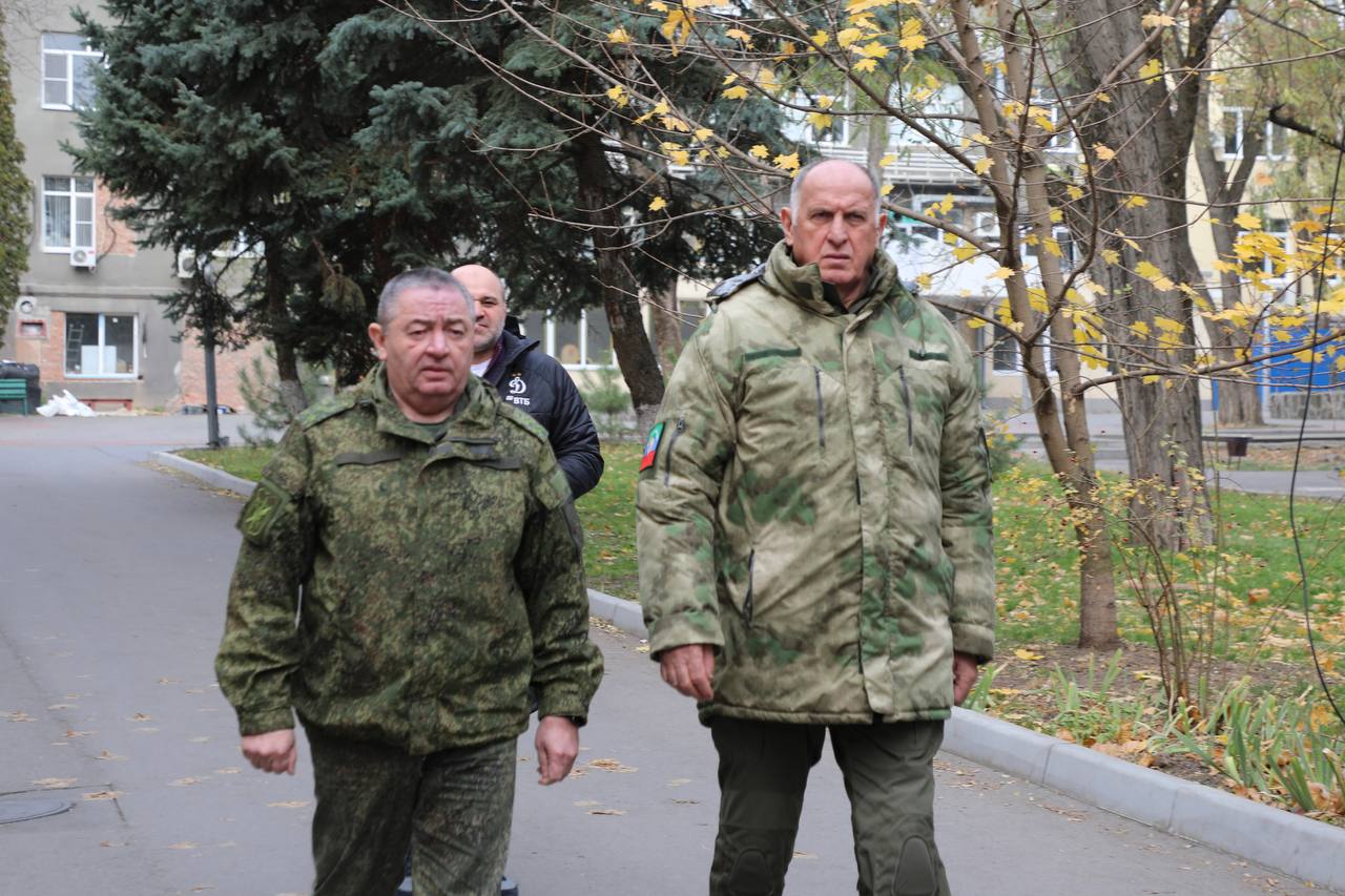 Абдулмуслим Абдулмуслимов навестил дагестанских военнослужащих в клиническом госпитале в Ростове-на-Дону и передал гумпомощь